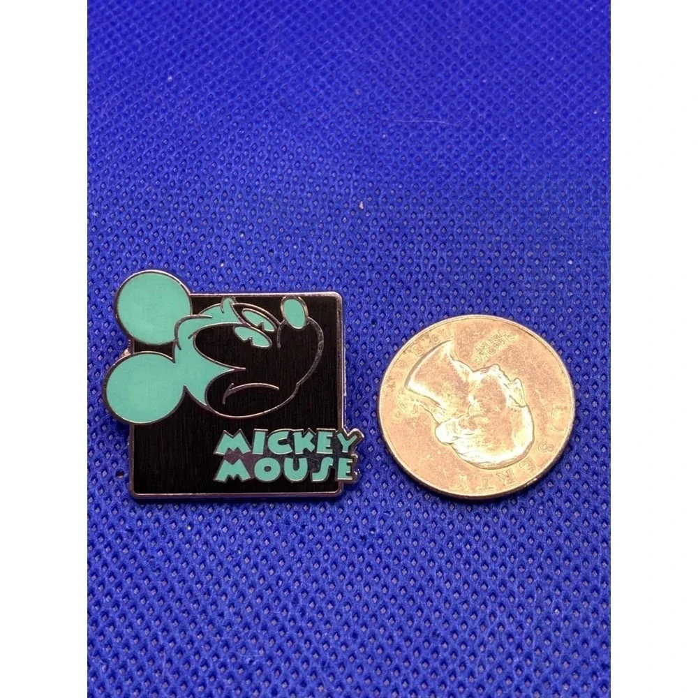 2012 Mickey Mouse Expressions Disney Trading Teal Pin Upset